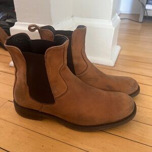 banana republic italian made chelsea boots - 7.5Mens (9 women’s)